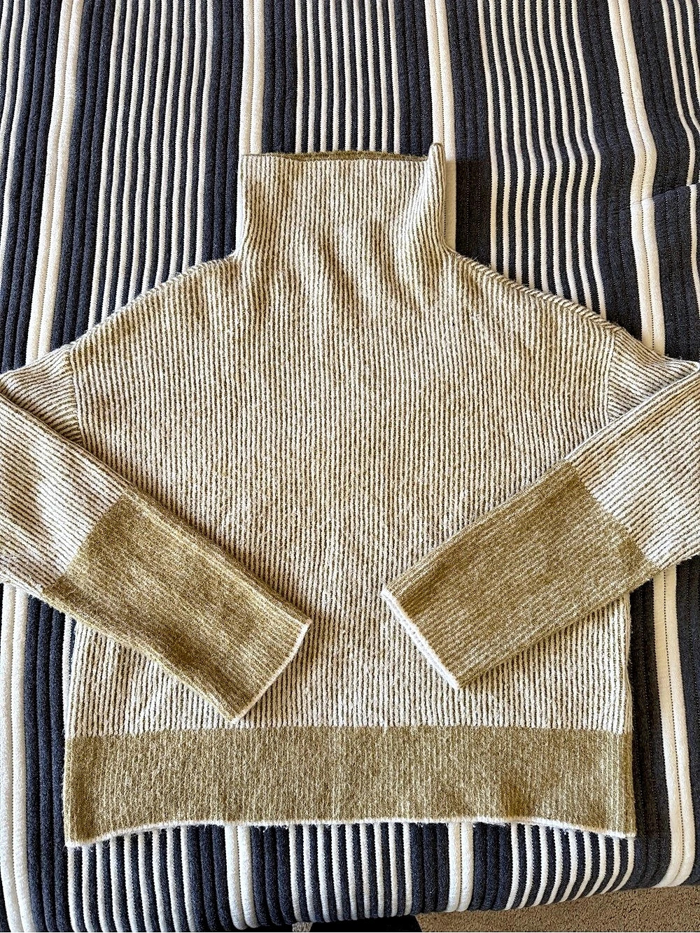 Calvin Klein Jeans Softly Structured Colorblock Turtleneck Sweater Beige & White